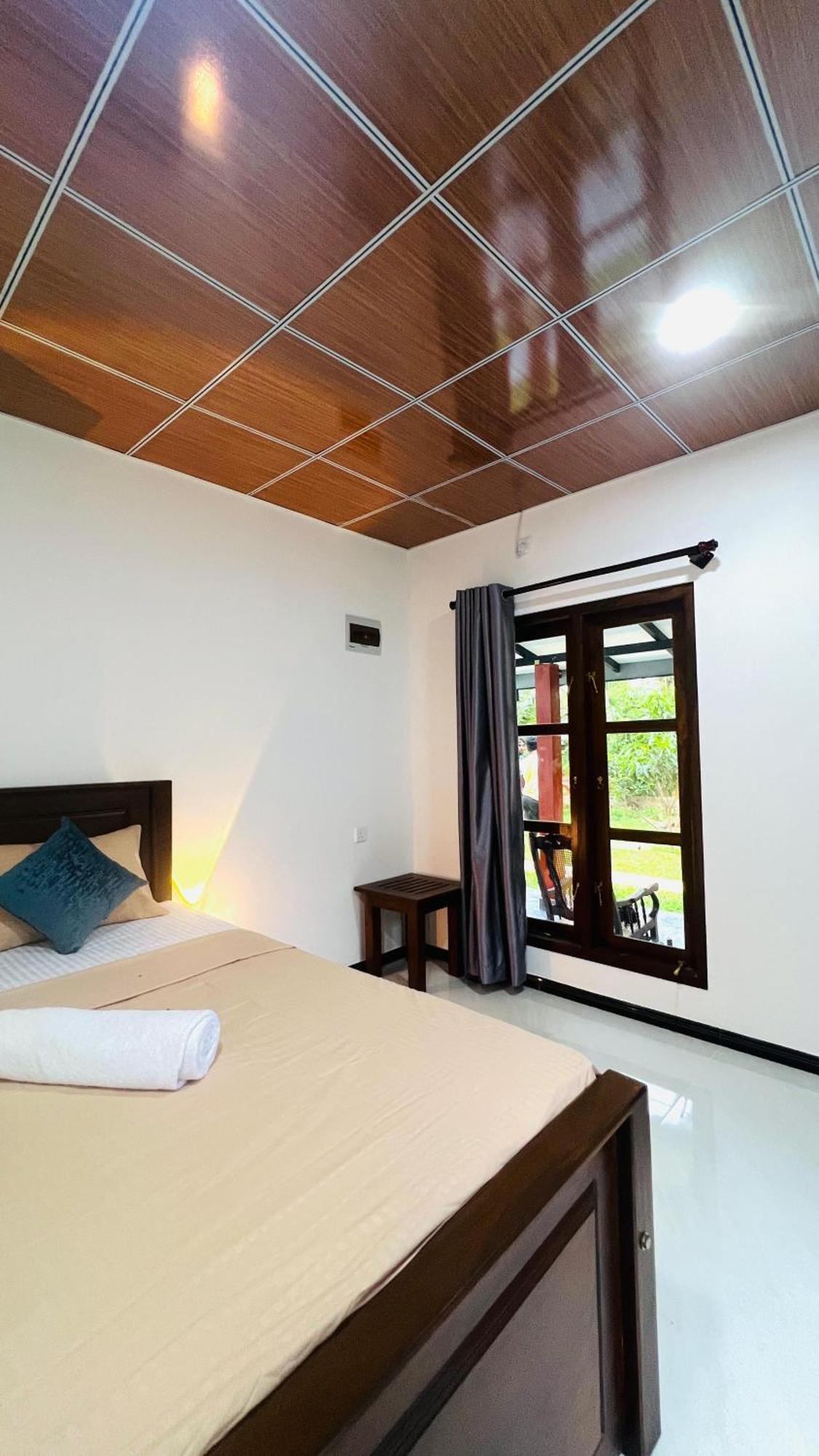 Udawalawa Safari Resort อุดาวาลาเว ภายนอก รูปภาพ