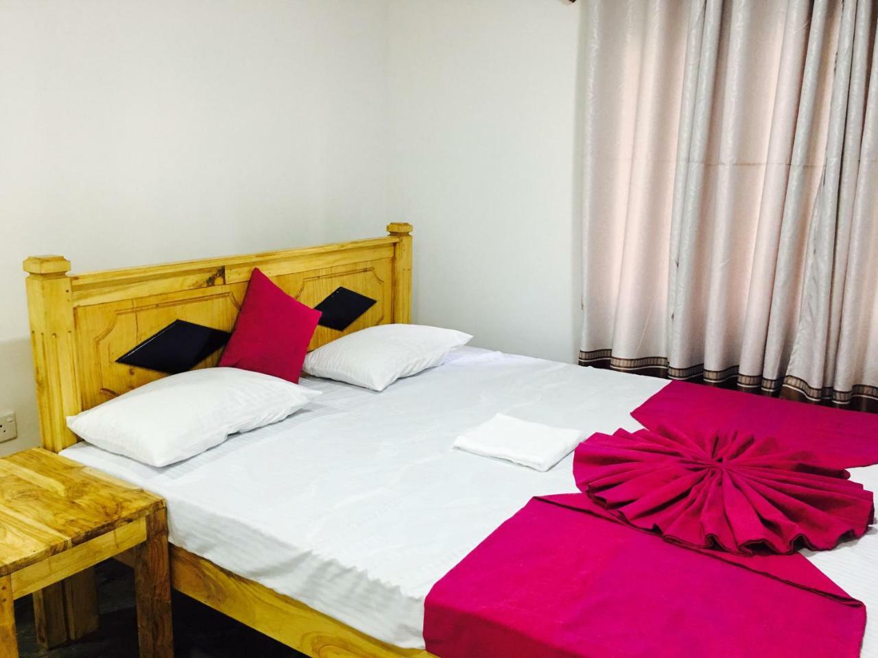 Udawalawa Safari Resort อุดาวาลาเว ภายนอก รูปภาพ